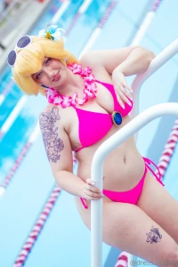 I really need to do more pool party cosplays part 2