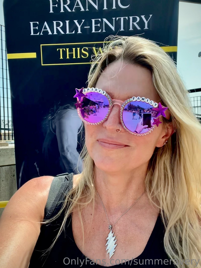 Would you fuck me from behind at the metallica concert 