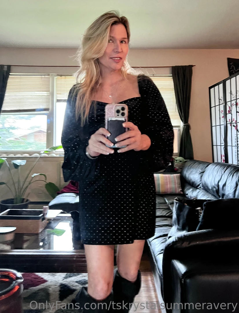 The only thing better then wearing sexy dresses is taking off sexy 