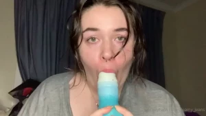 It s nearly 6am and i couldn t sleep so i whipped out my vibrator and