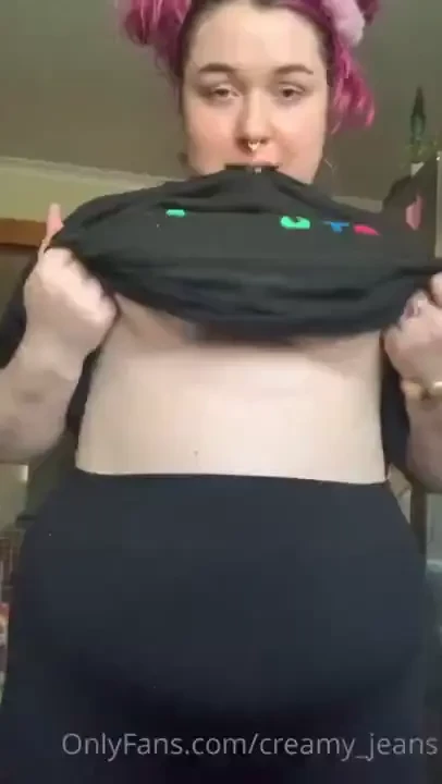 Short video of my boobs for you i ve been busy cleaning my house for 