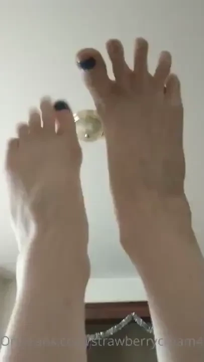 Showing off my cute lil cloud pedicure wiggling my freshly painted 