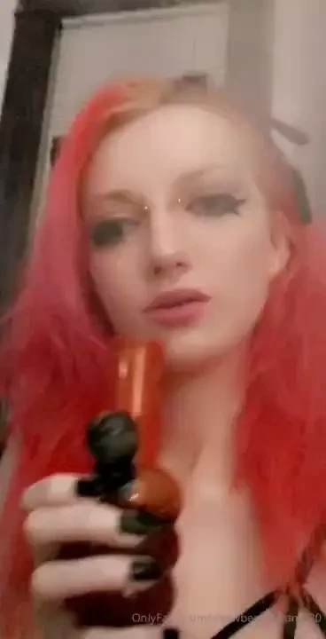 Happy 710 babes bong rips n titssss 