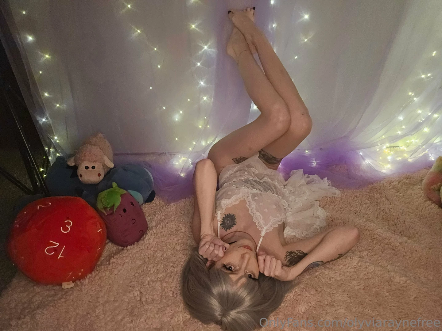 Tell a cat girl bitch hit the puppy dog pose part 1 