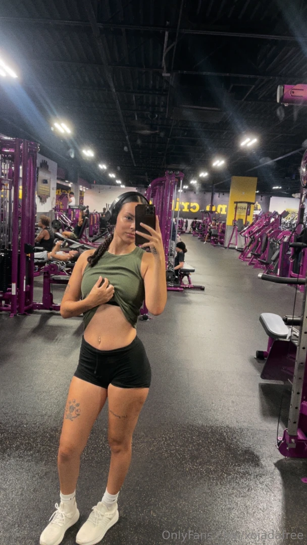 Wanna hit a work out together 