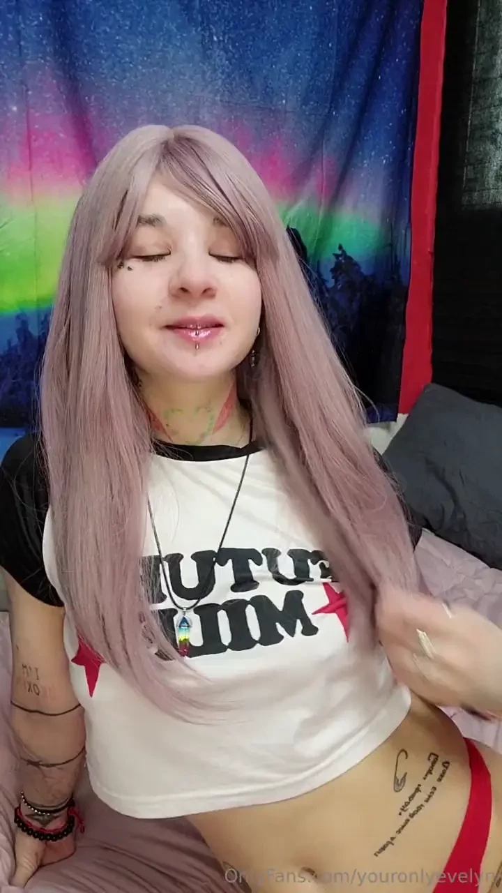 If you think i m just a nice girl you clearly haven t been in my world 