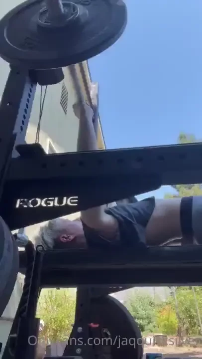 Happy thursday enjoy some easy bench press at a former max 
