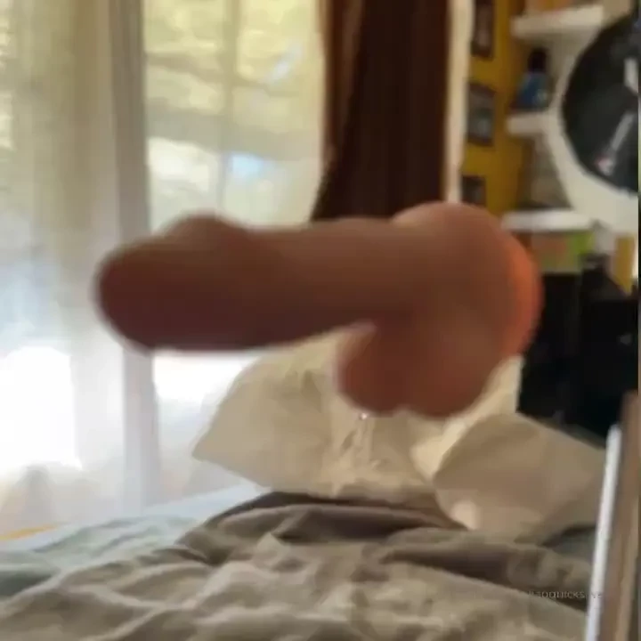 Cute little loop showing lube dripping off my toy tip or unlock 