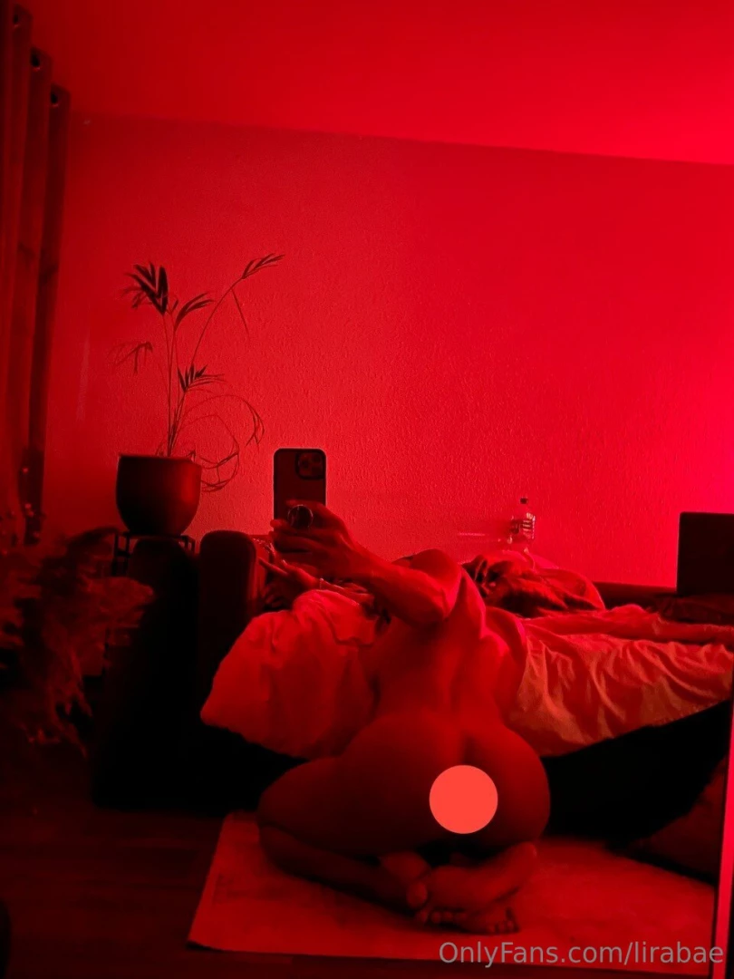 I spread and at the same time i put big fingers in my anus it s hot 