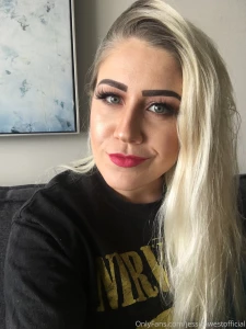 I very rarely post selfies i like giving you all high quality work for part 2