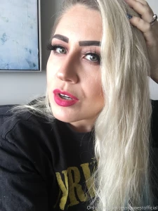 I very rarely post selfies i like giving you all high quality work for