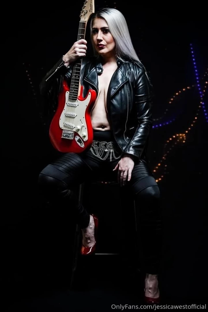 Singin i love rock n roll so put another dime in the jukebox baby 