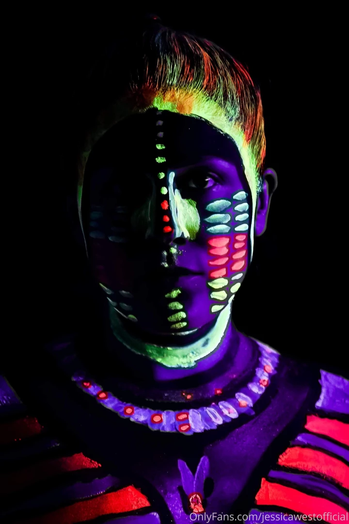 Sneak peek at the nude bodypaint shoot i did last night part 1 