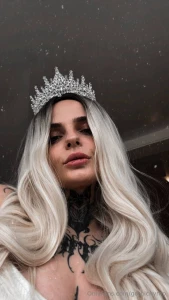 Today i tried on a blonde wig and now i m not sure does it suit me or