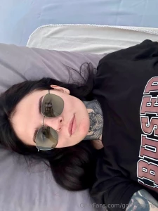 How does a woman express her love oh this question is truly