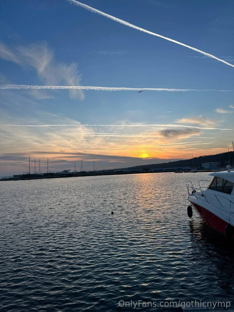 Loving the sea vibes where the waves take away all the stress and 