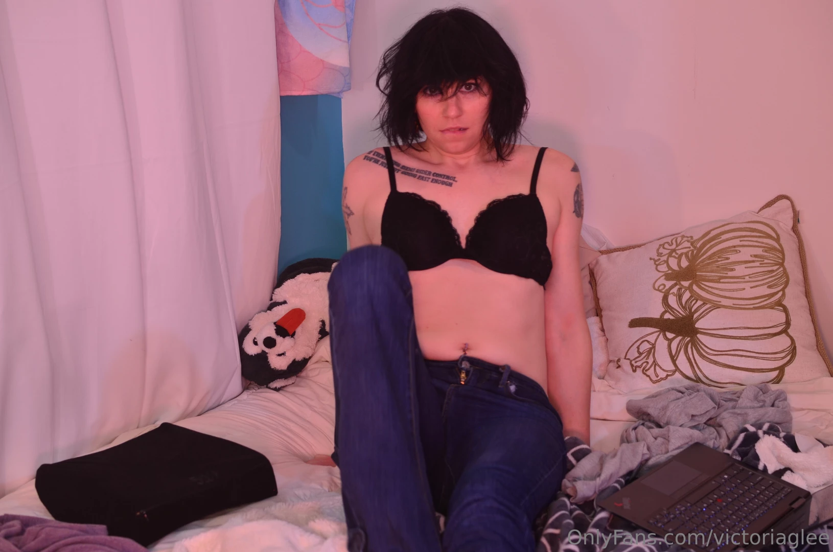 A few pics in my bed part 14 