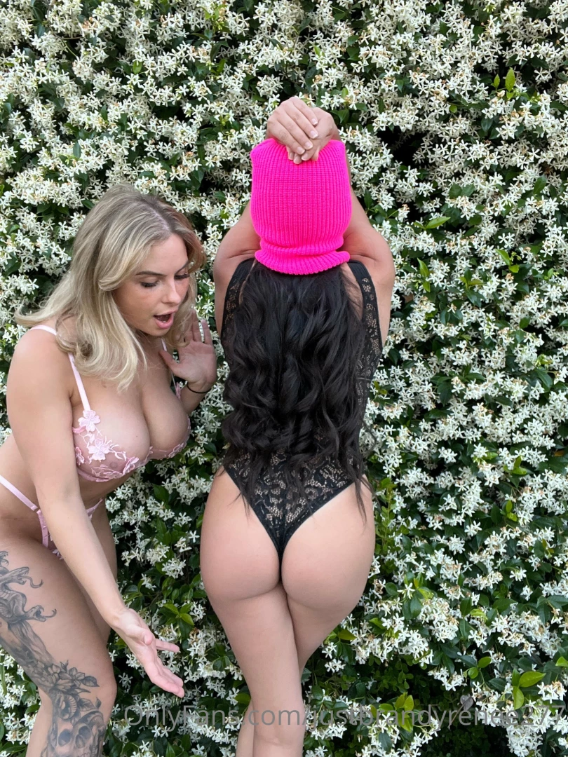 Just sent out new gg to your dms watch me fuck and eat out this pillow 