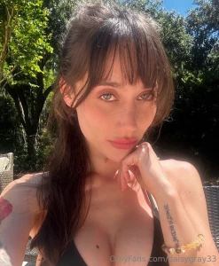 Hey babes thanks for sticking with me while i stay off of this foot