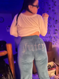 I ain t got no panties on but u wouldn t know it