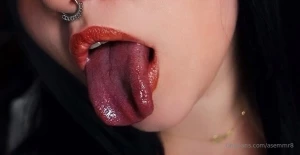 Looking for a good boy who will cum on my tongue before we go out lt