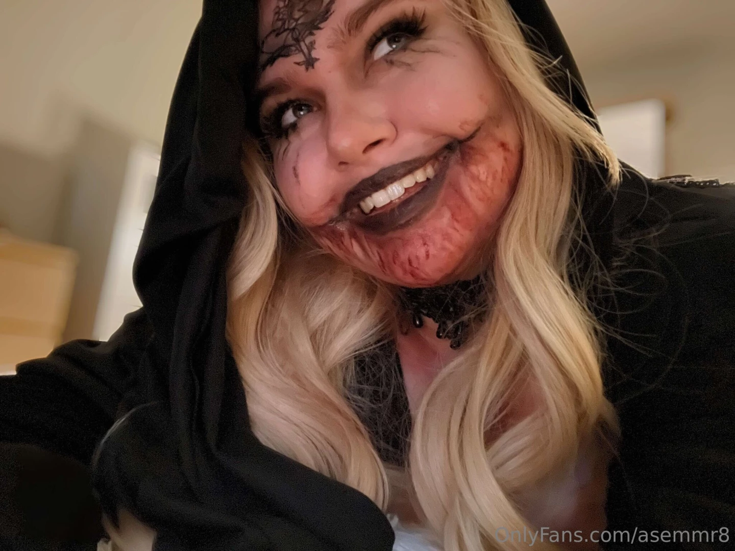 A little behind the scenes moment took this pic w my phone before 