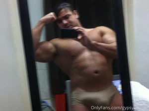 Throwback thursday to 2012 bulking season at around 240lbs thiccc