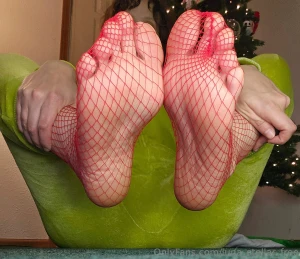 What do you think this grinch is hiding under all of this green i bet