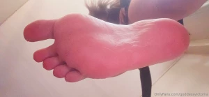 Do you want to be crushed by your goddess victoria