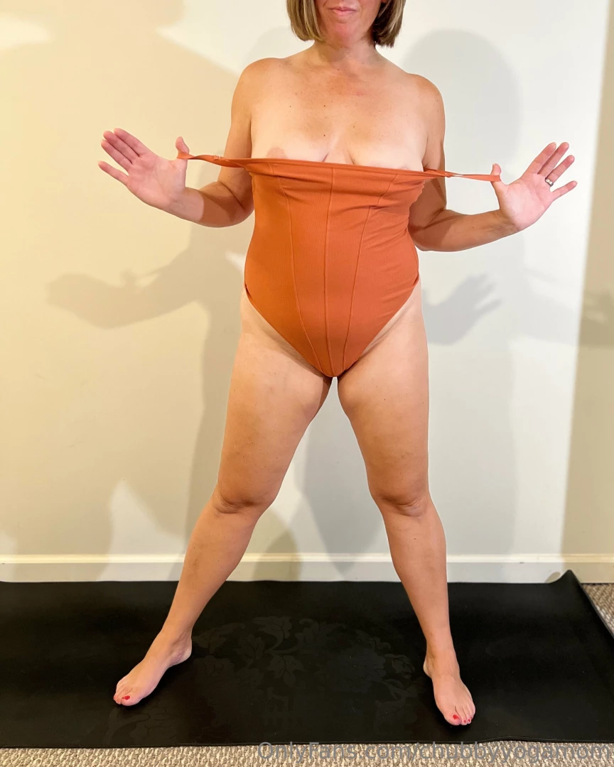 chubbyyogamom - Happy milf monday hope your week is off to a great start 