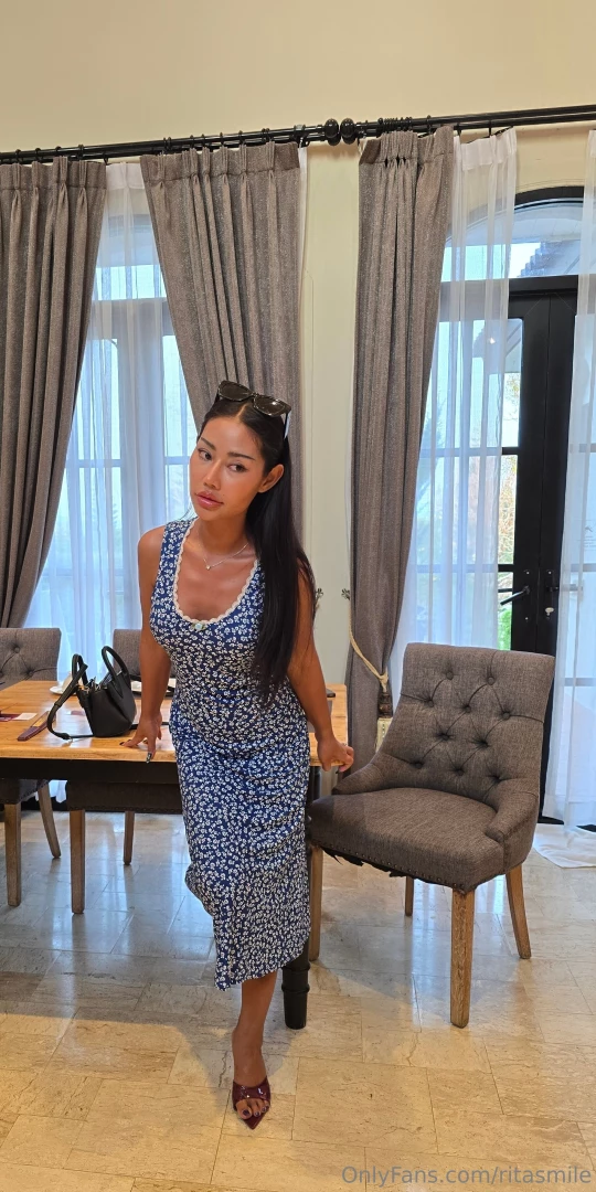 Do i look like a good secretary 