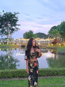 Maybe i m shy or maybe i m just thinking of ways to make you blush