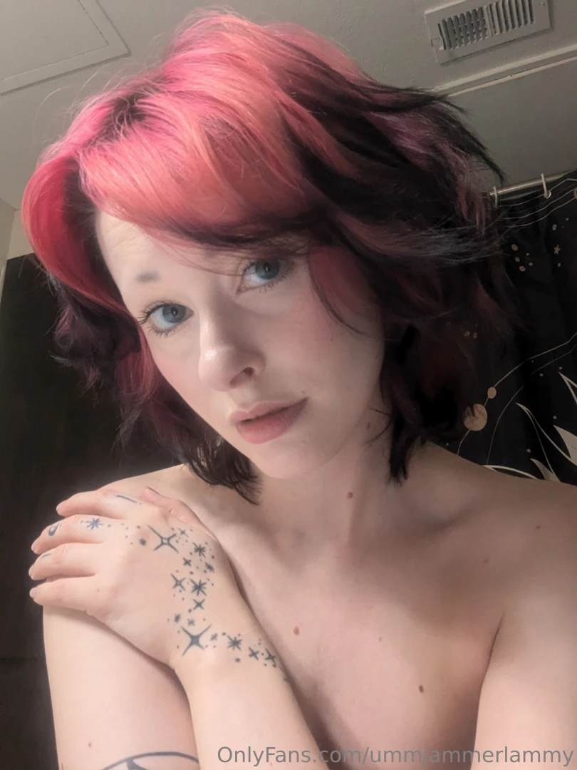 Just silly video of me feeling myself and dancing around naked before 