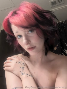 Just silly video of me feeling myself and dancing around naked before