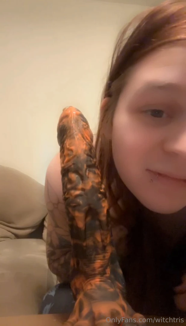 This thang is so much bigger then my head how do i even fit it 