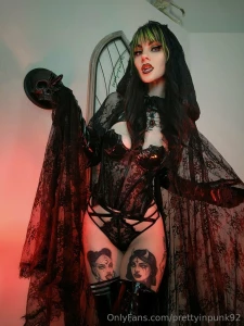 A vampire may play with her food but she never sets it free happy part 6