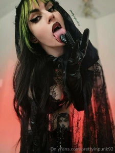 A vampire may play with her food but she never sets it free happy part 3