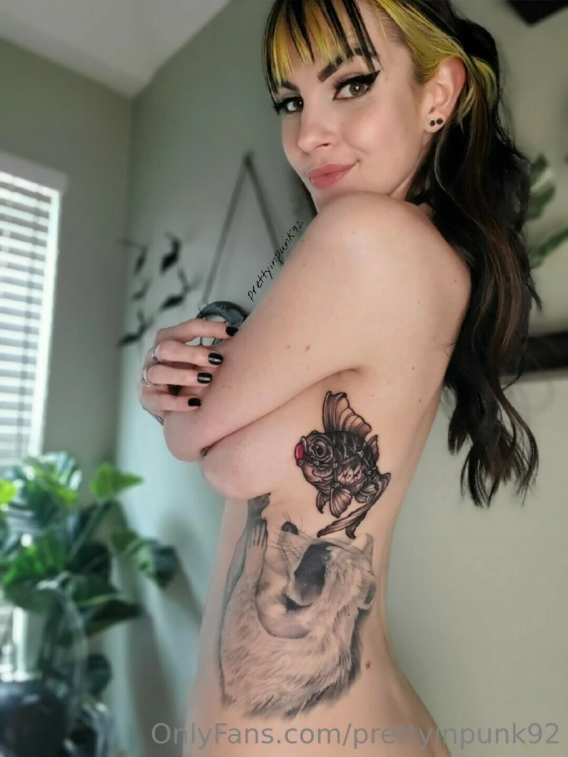 You guys get the first look at my new kinky fish 