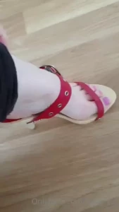 Love my feet visit my slave hllonheels for now he is only sharing me