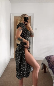 Lift my dress and eat my ass