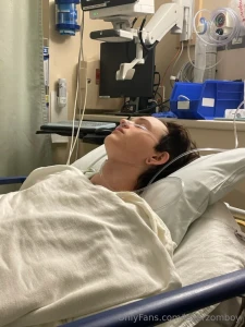 Hiiii this pic is just silly to me im officially a few hours post op