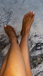 Fresh pedi if you want some custom feet content message me