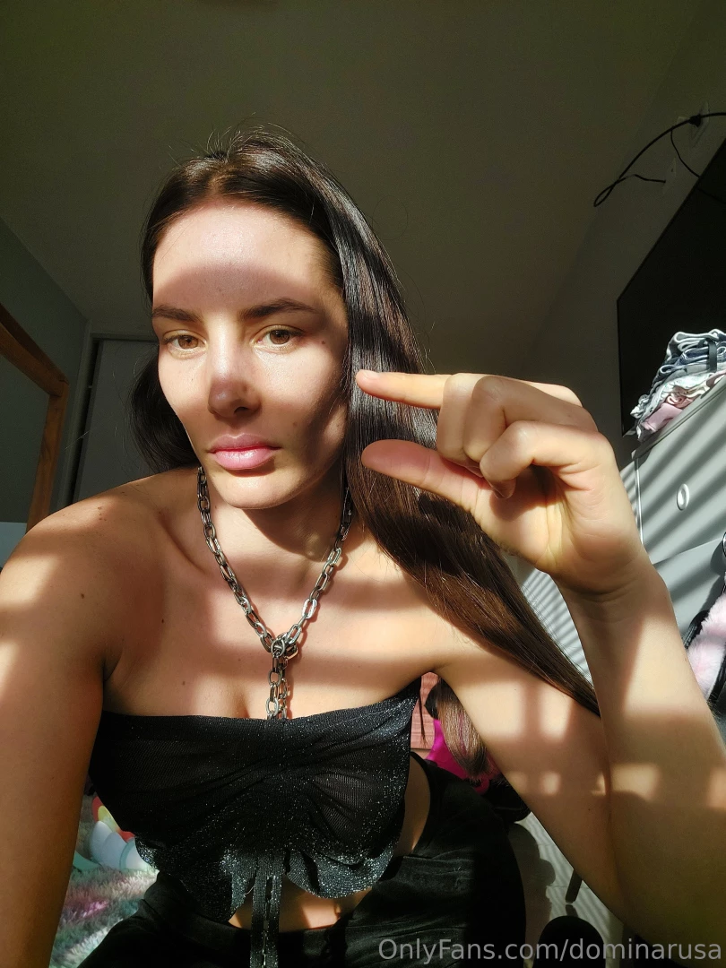 Hello what are you waiting for rude say good morning to your mistress 