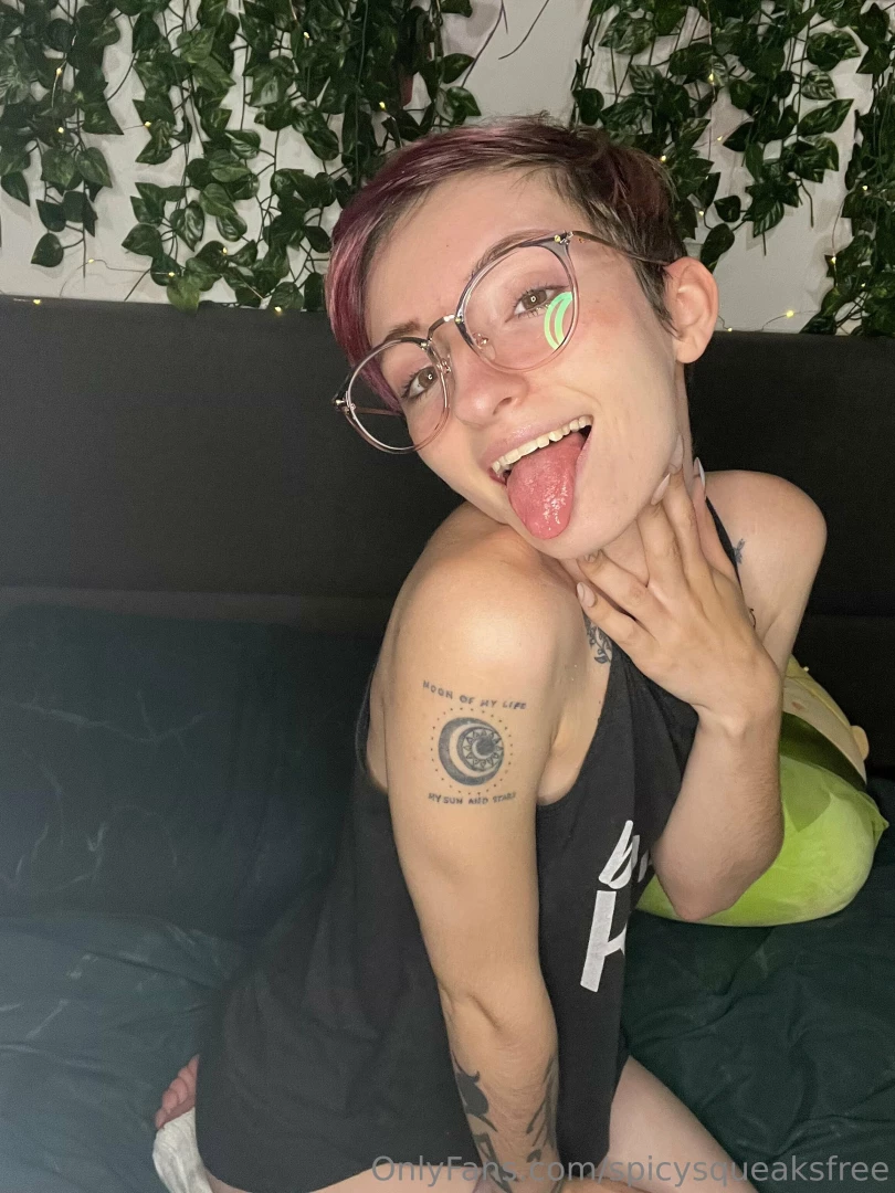 Do u want to see what that tongue can do 