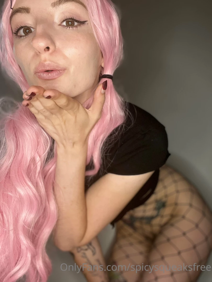 Pov i m blowing you a kiss before you leave for work 