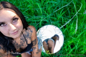 Come sit with me i promise ill share part 1