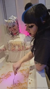 Hihiii even jinxquinzel coudn t just help but taste it the most