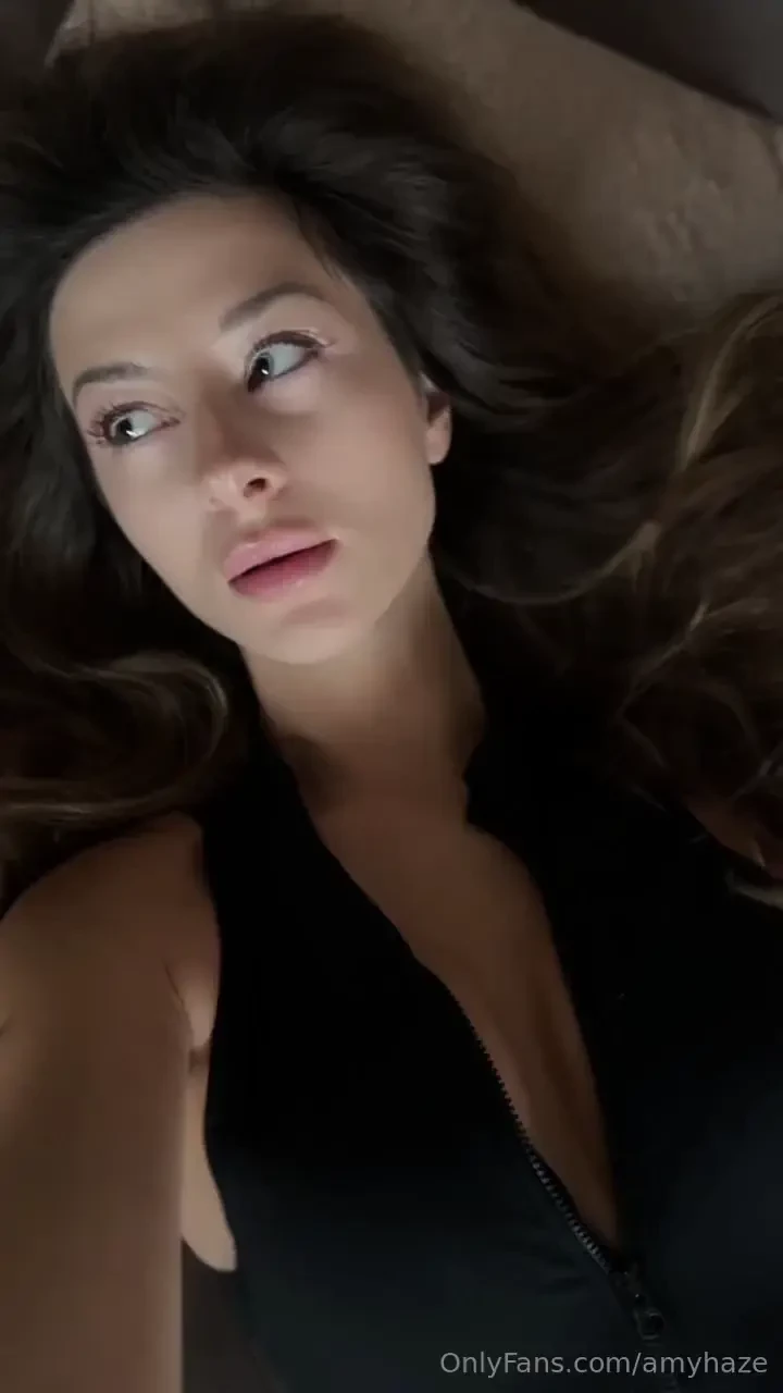 For me fridays are all about relaxing and setting the tone for a happy 