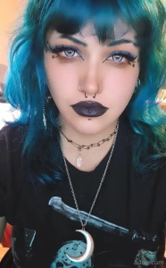 She s baaaack i missed being blue