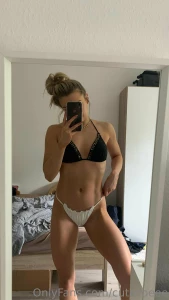 Am i the only one who loves black and white combination